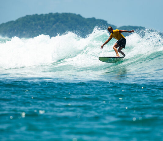 El surf: Explorando sus beneficios y su impacto en el Ecuador